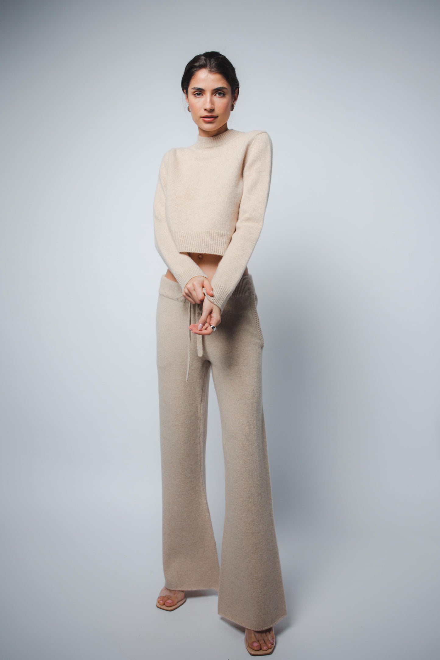 ZOE CROPPED CASHMERE PULLOVER IN SAND