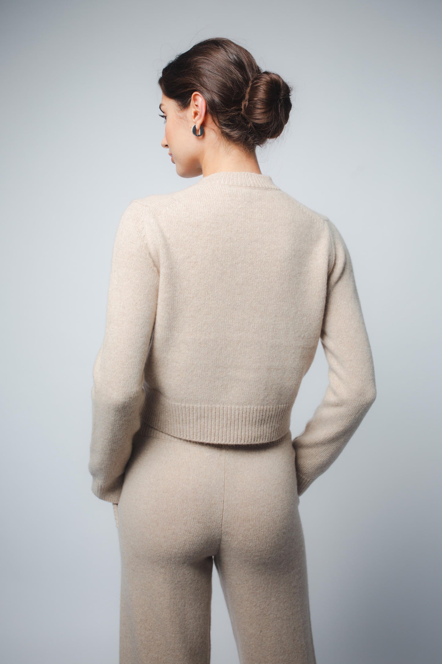 ZOE CROPPED CASHMERE PULLOVER IN SAND