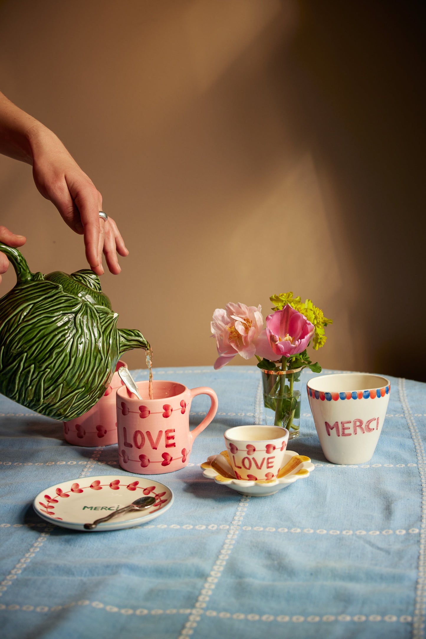 Ceramic Teapot with Embossed Kale Design - Hand Painted - 1,6L / 54.1 oz