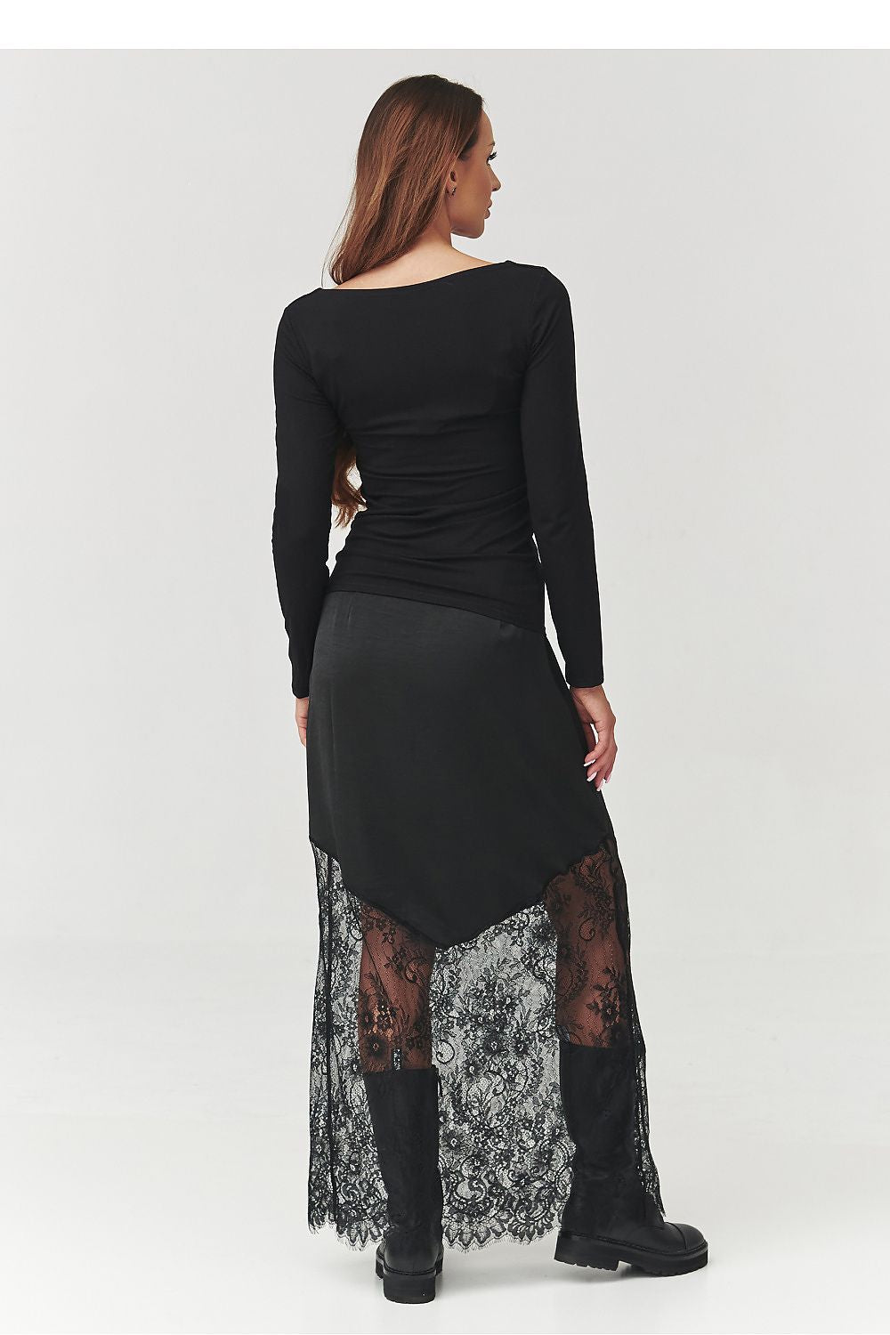 Long skirt model 219727 Makadamia