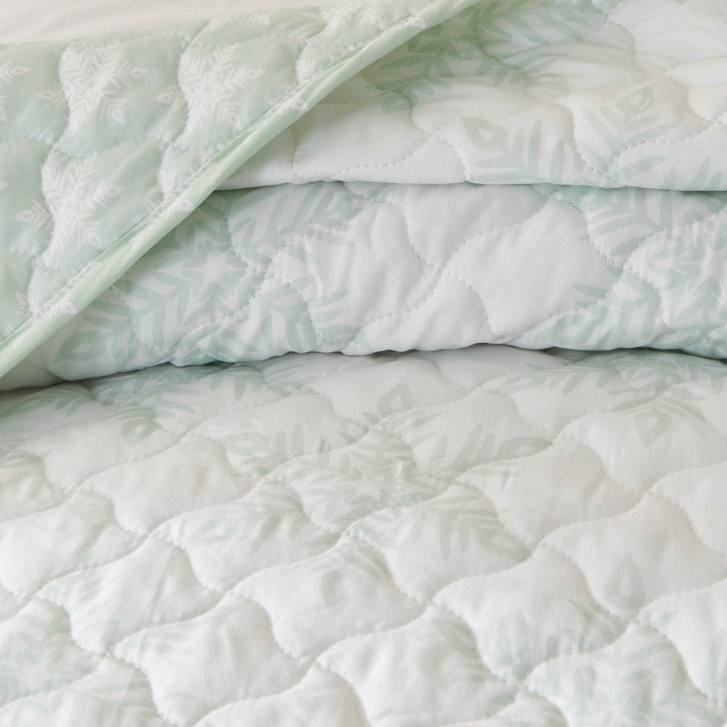 3 Piece Large Snowflake Quilt - Noemi Collection