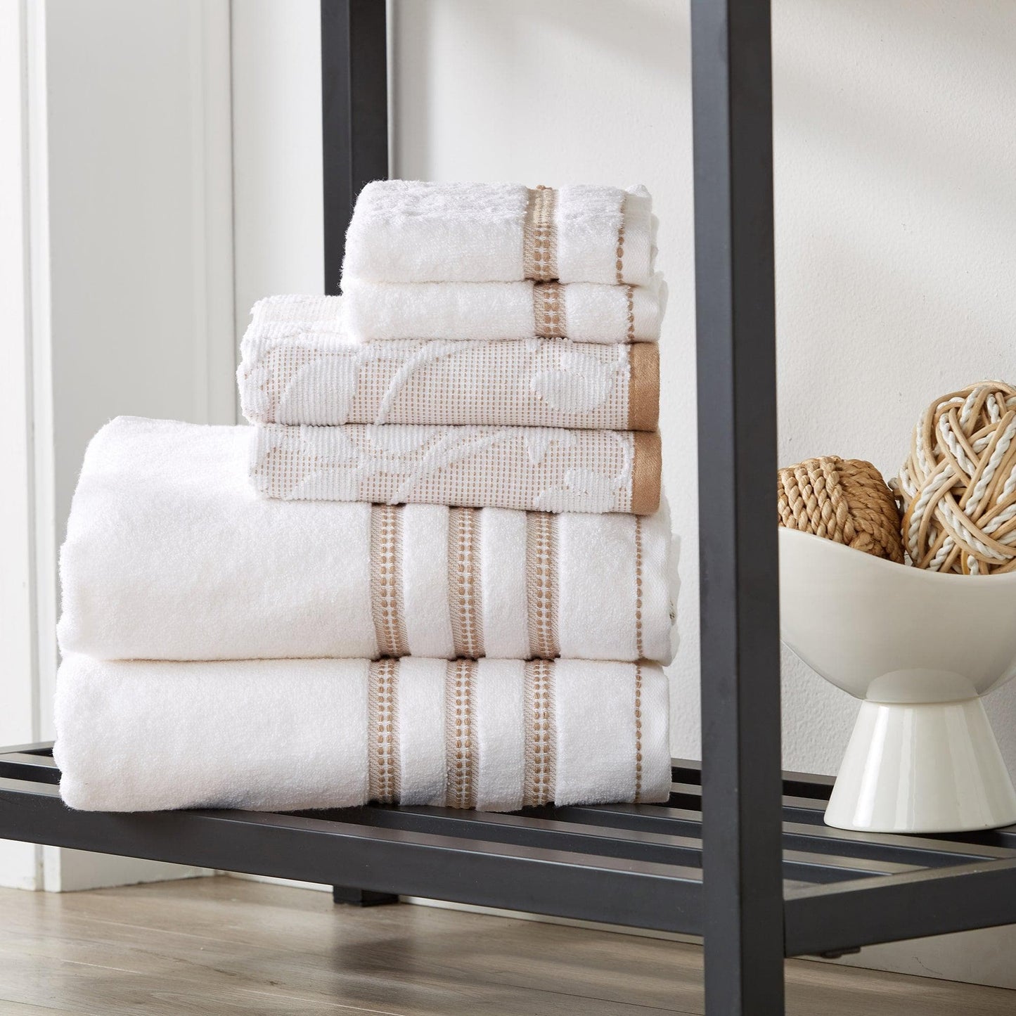 2 Pack Cotton Floral Bath Towels - Roselyn Collection