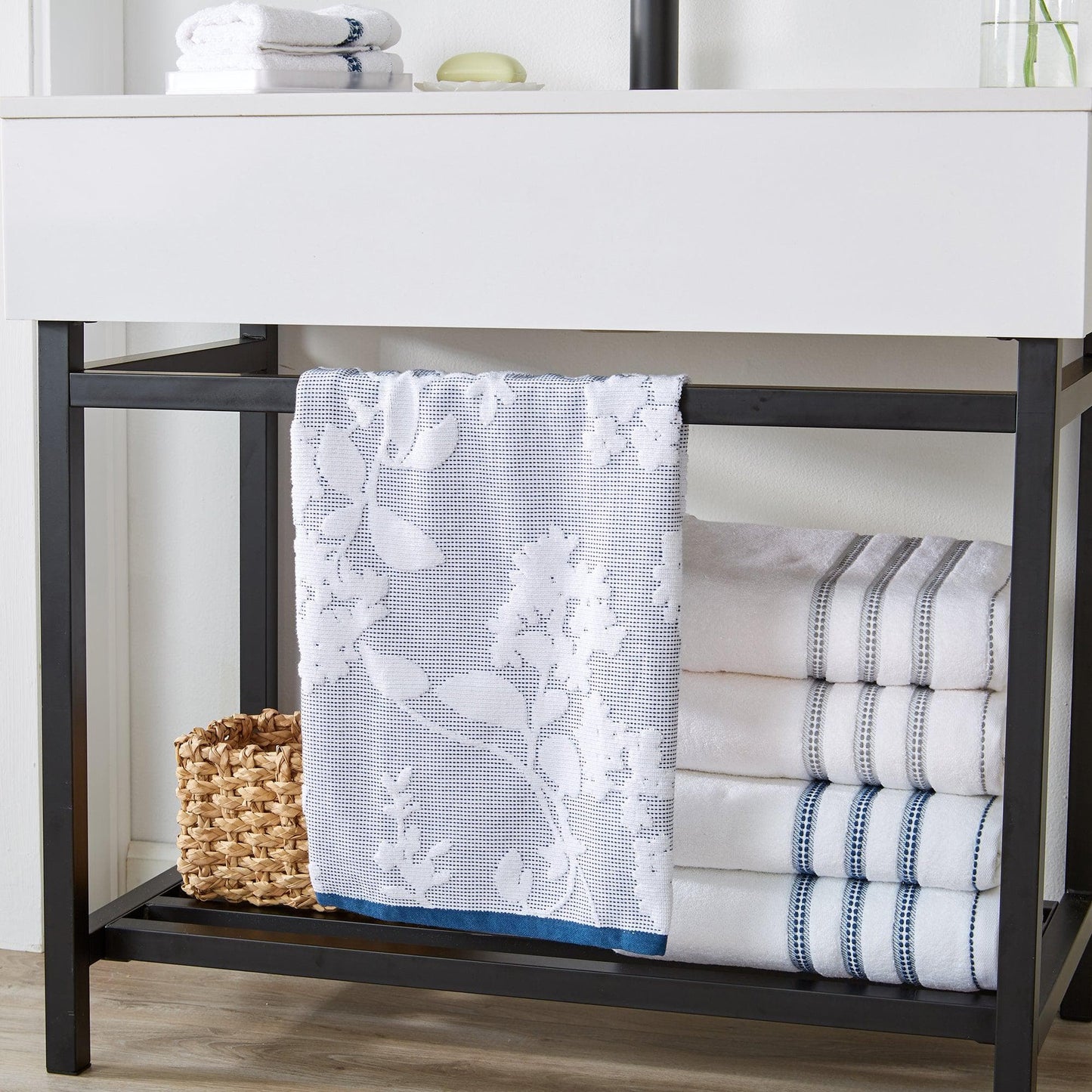 2 Pack Cotton Floral Bath Towels - Roselyn Collection