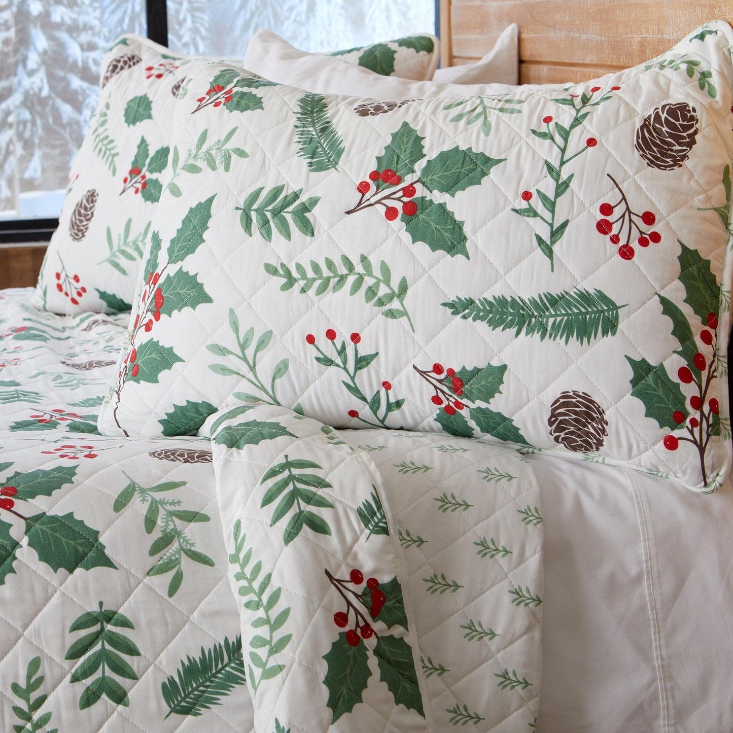 3 Piece Holiday Holly Quilt Set | Mistletoe Collection