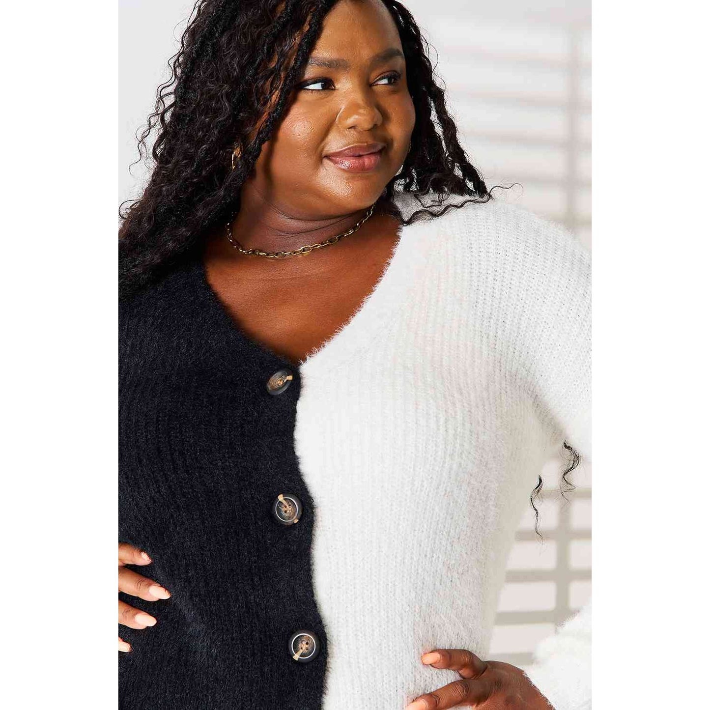 WOVEN RIGHT Contrast Button-Front V-Neck Cardigan
