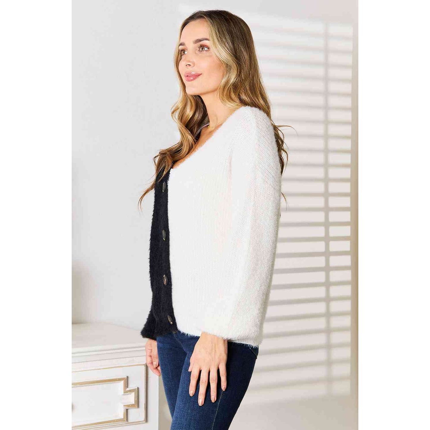 WOVEN RIGHT Contrast Button-Front V-Neck Cardigan