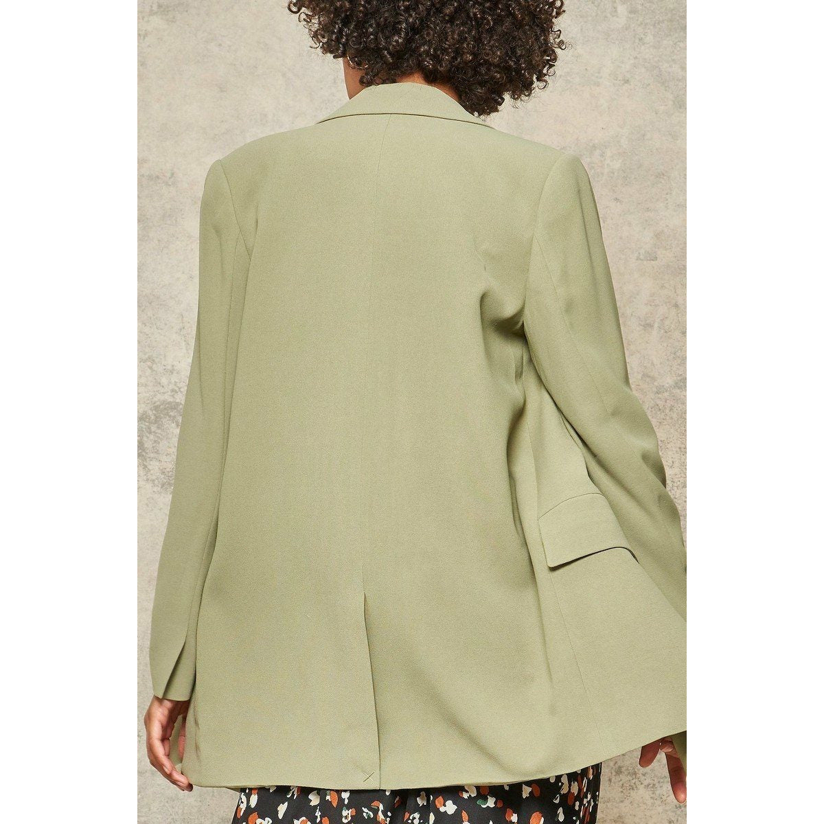 Une veste blazer tissée solide
