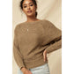 Un pull en maille côtelée