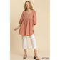 Robe tunique en gaze flammée à col en V et bords effilochés