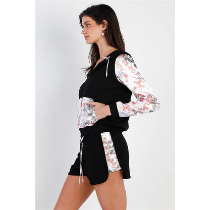 Ensemble haut et short à capuche et short zippés noirs et multicolores à imprimé color block