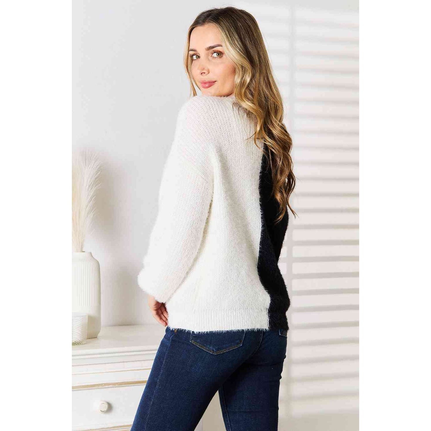 WOVEN RIGHT Contrast Button-Front V-Neck Cardigan